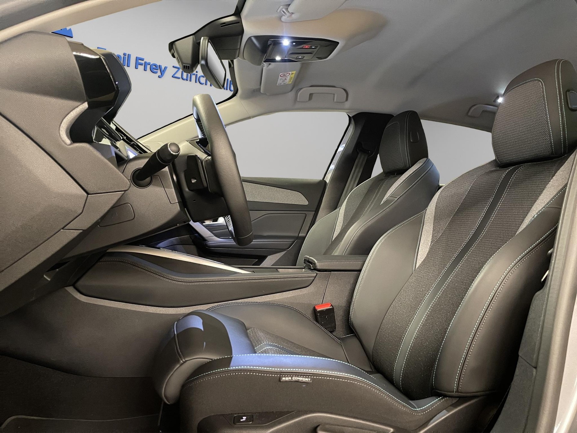 PEUGEOT 308 1.2 Hybrid Allure-image-6