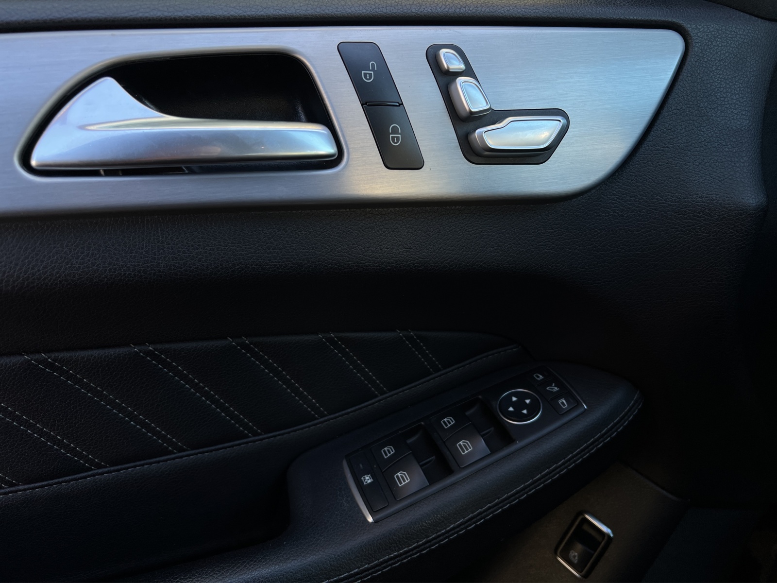 MERCEDES-BENZ GLE 250 d 4Matic-image-12