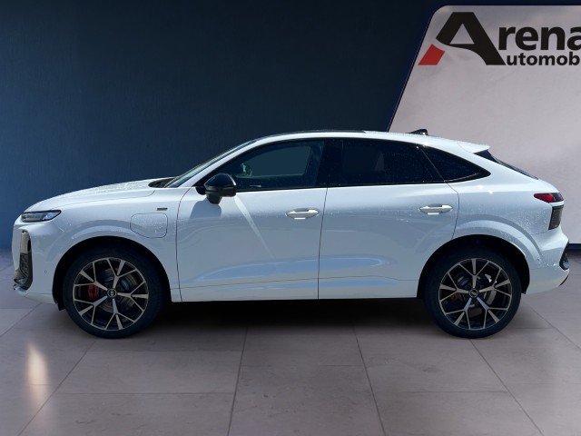 AUDI Q3 Sportback e-hybrid 200 kW S tronig-showroom-element-1