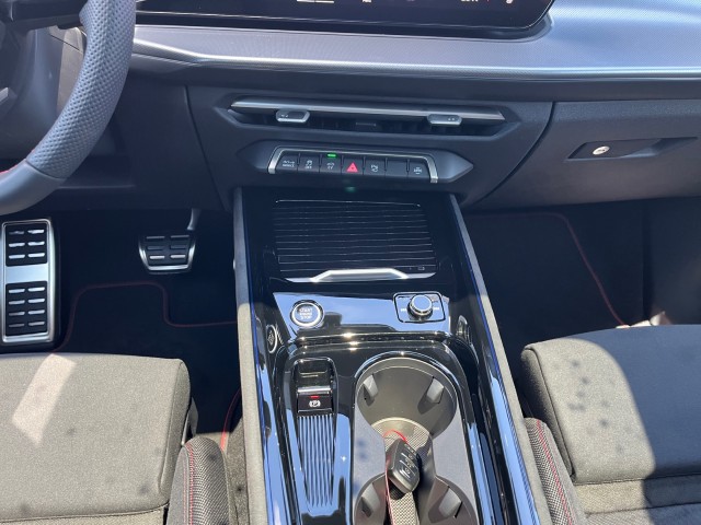AUDI Q3 Sportback e-hybrid 200 kW S tronig-image-14
