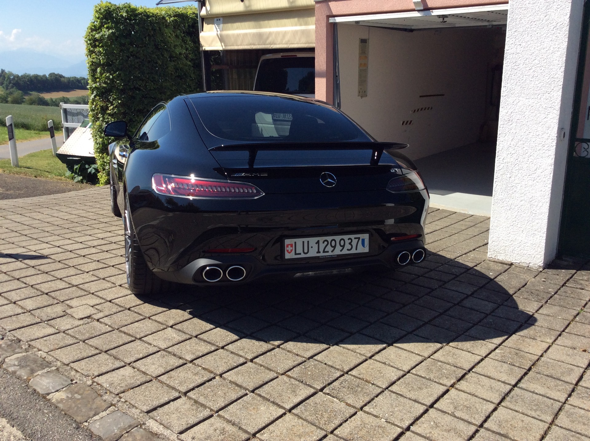 MERCEDES-BENZ AMG GT-image-1