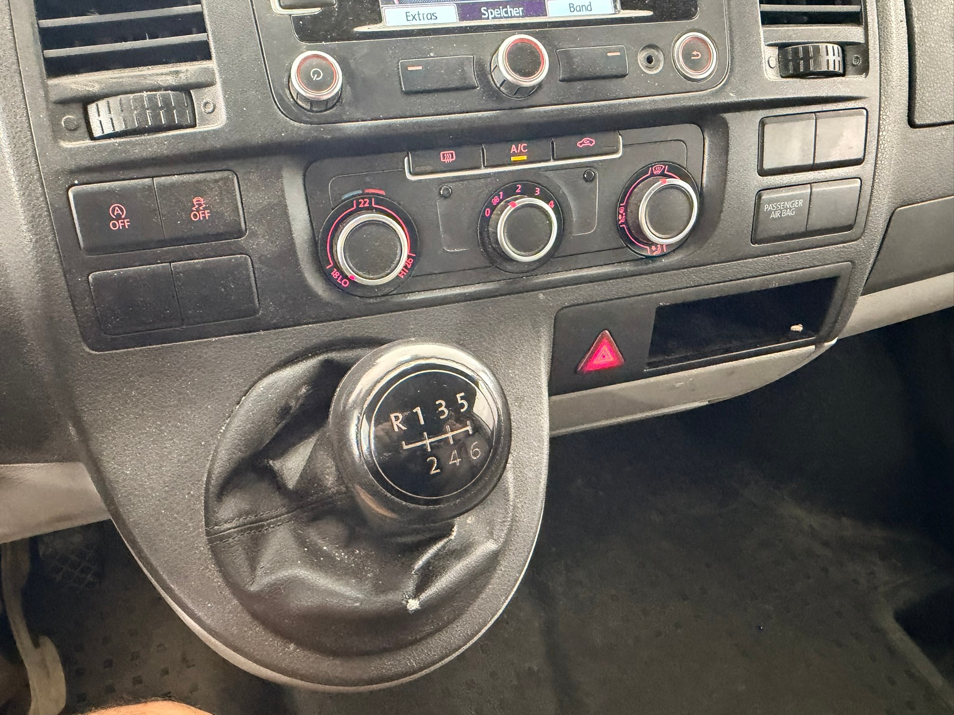 VW T5 2.0 TDI-image-14