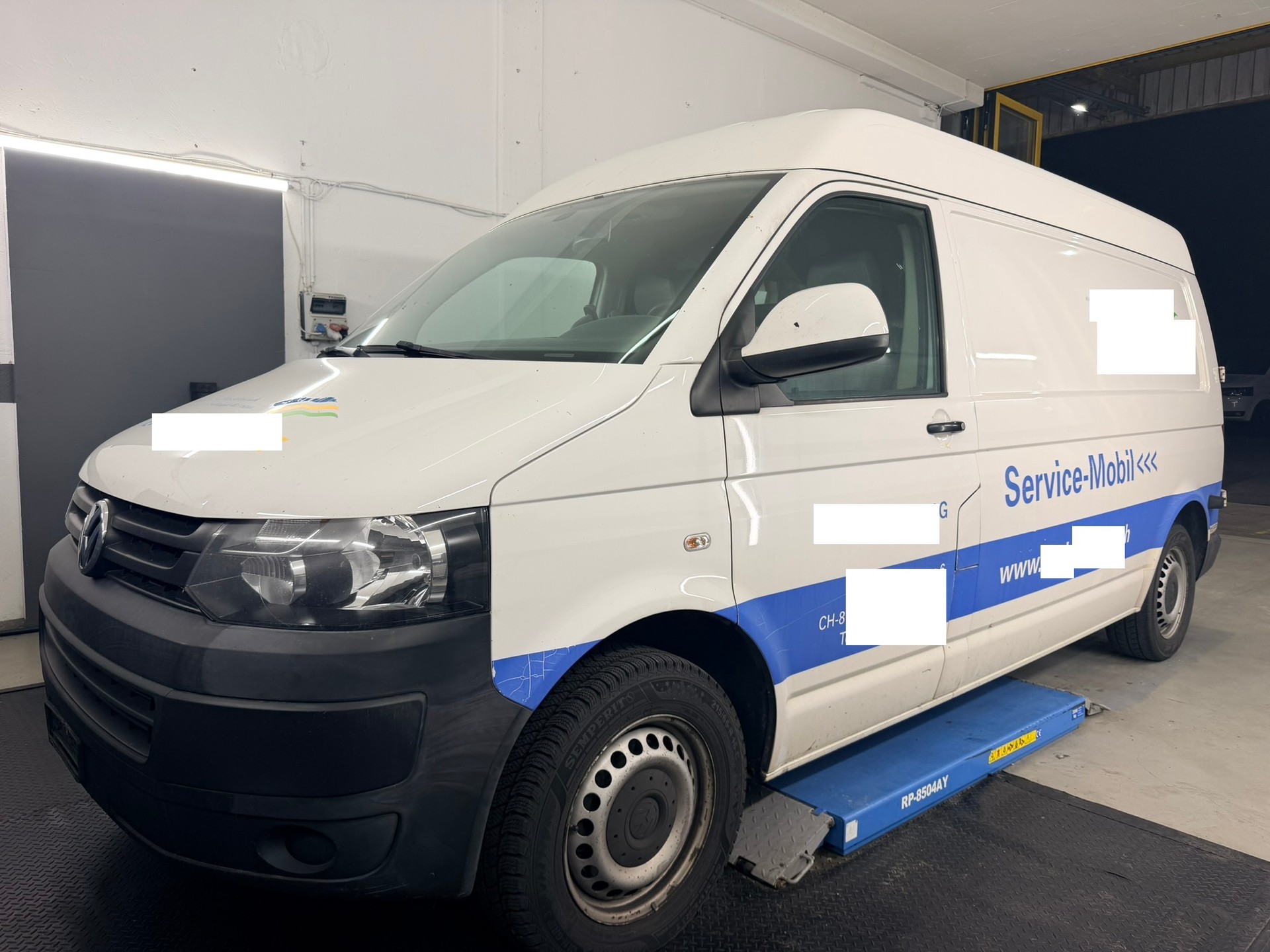 VW T5 2.0 TDI-image-0