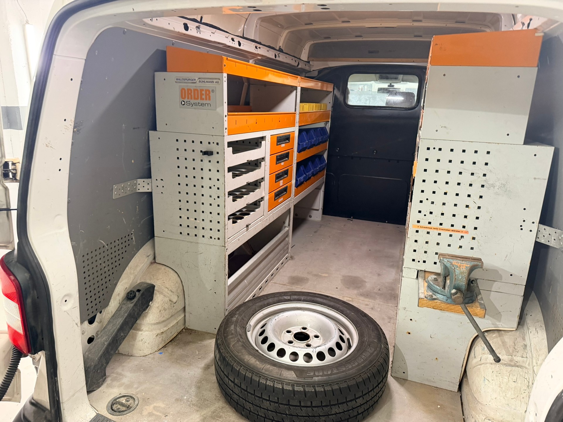 VW T5 2.0 TDI-image-9