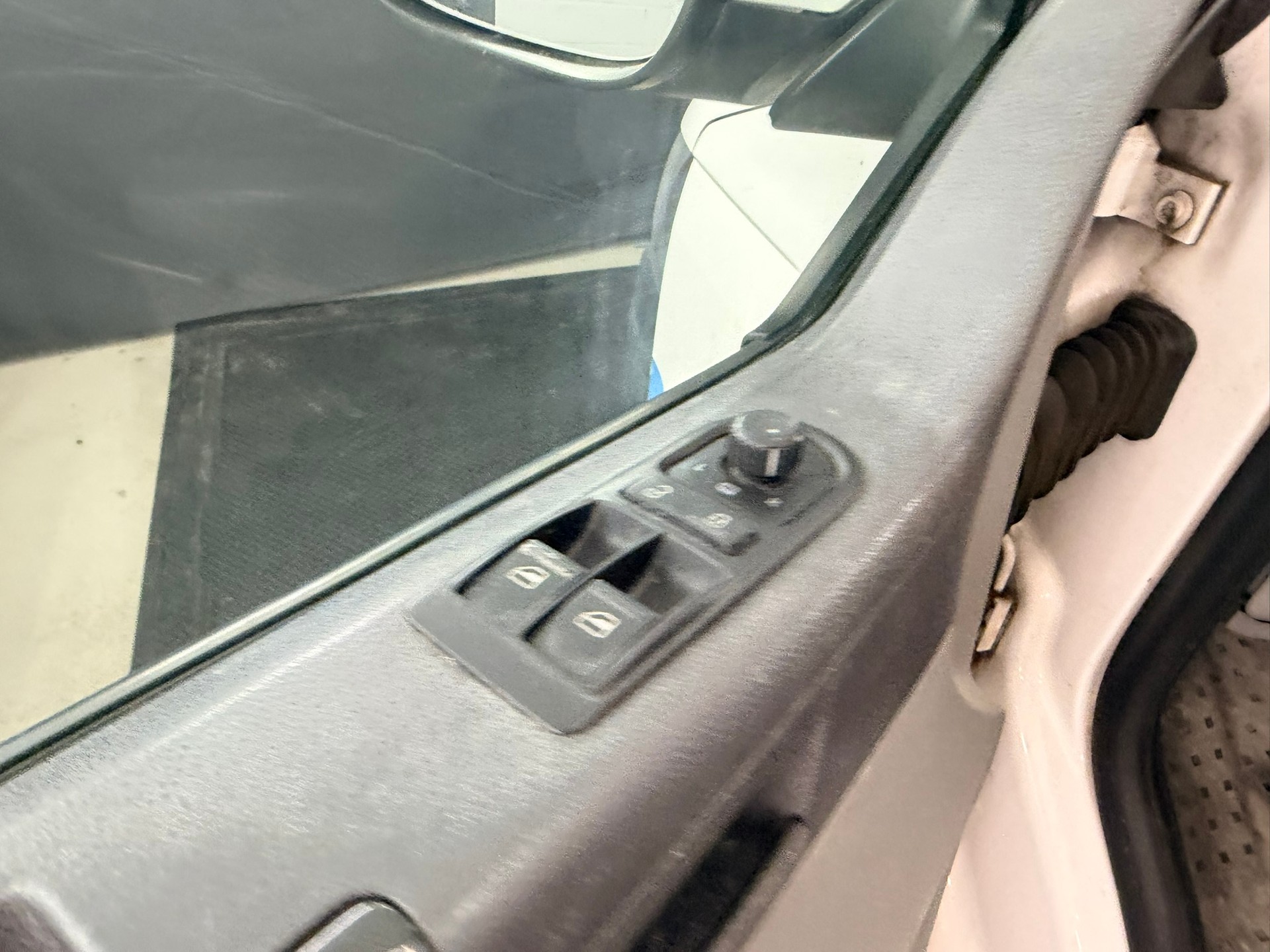 VW T5 2.0 TDI-image-11
