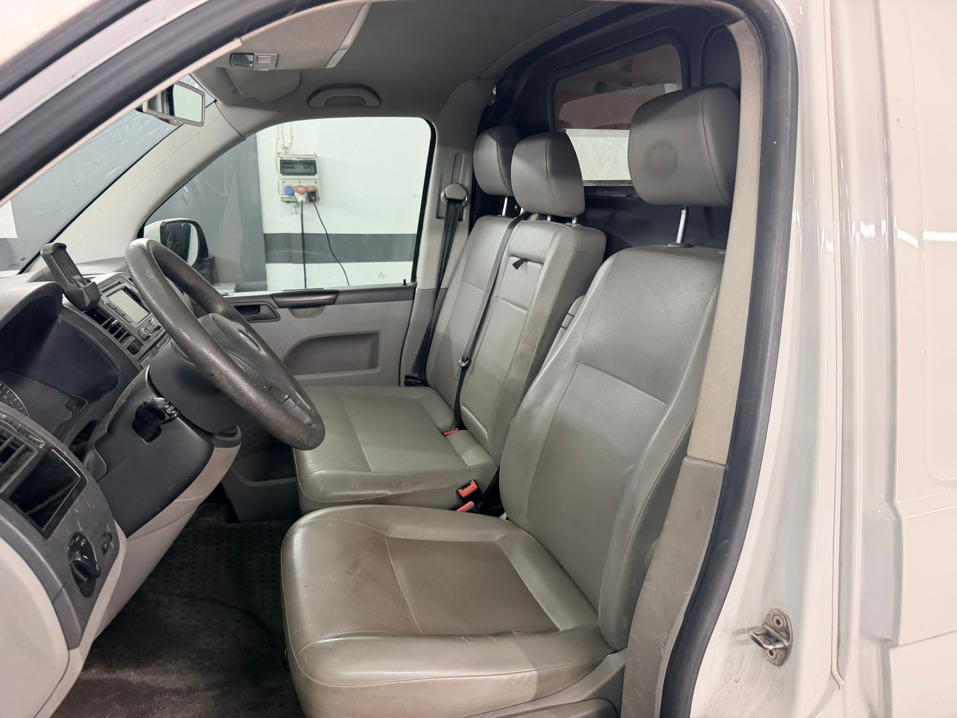 VW T5 2.0 TDI-image-10