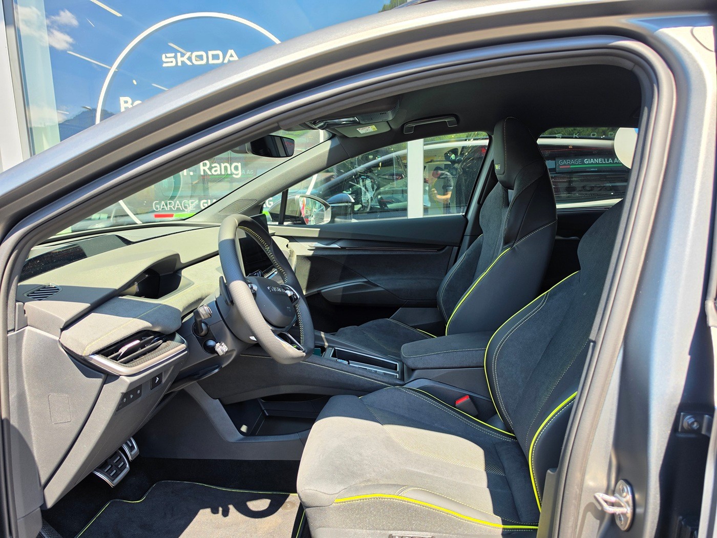 SKODA Elroq RS 4x4-image-7
