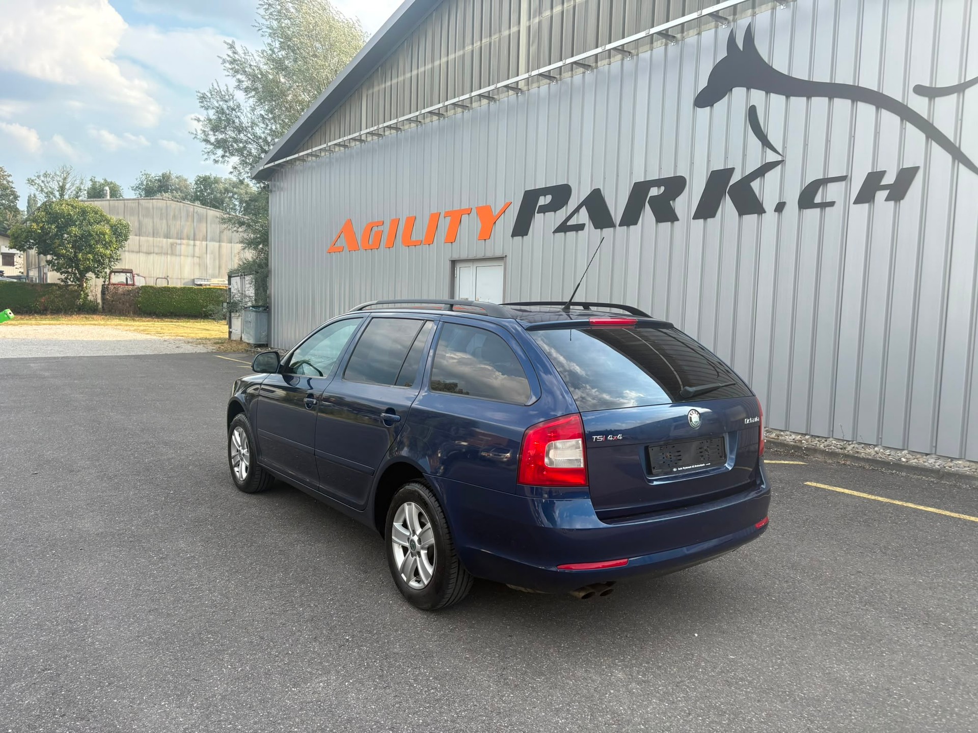 SKODA Octavia Combi 1.8 TSI Swiss Adventure 4x4-image-4