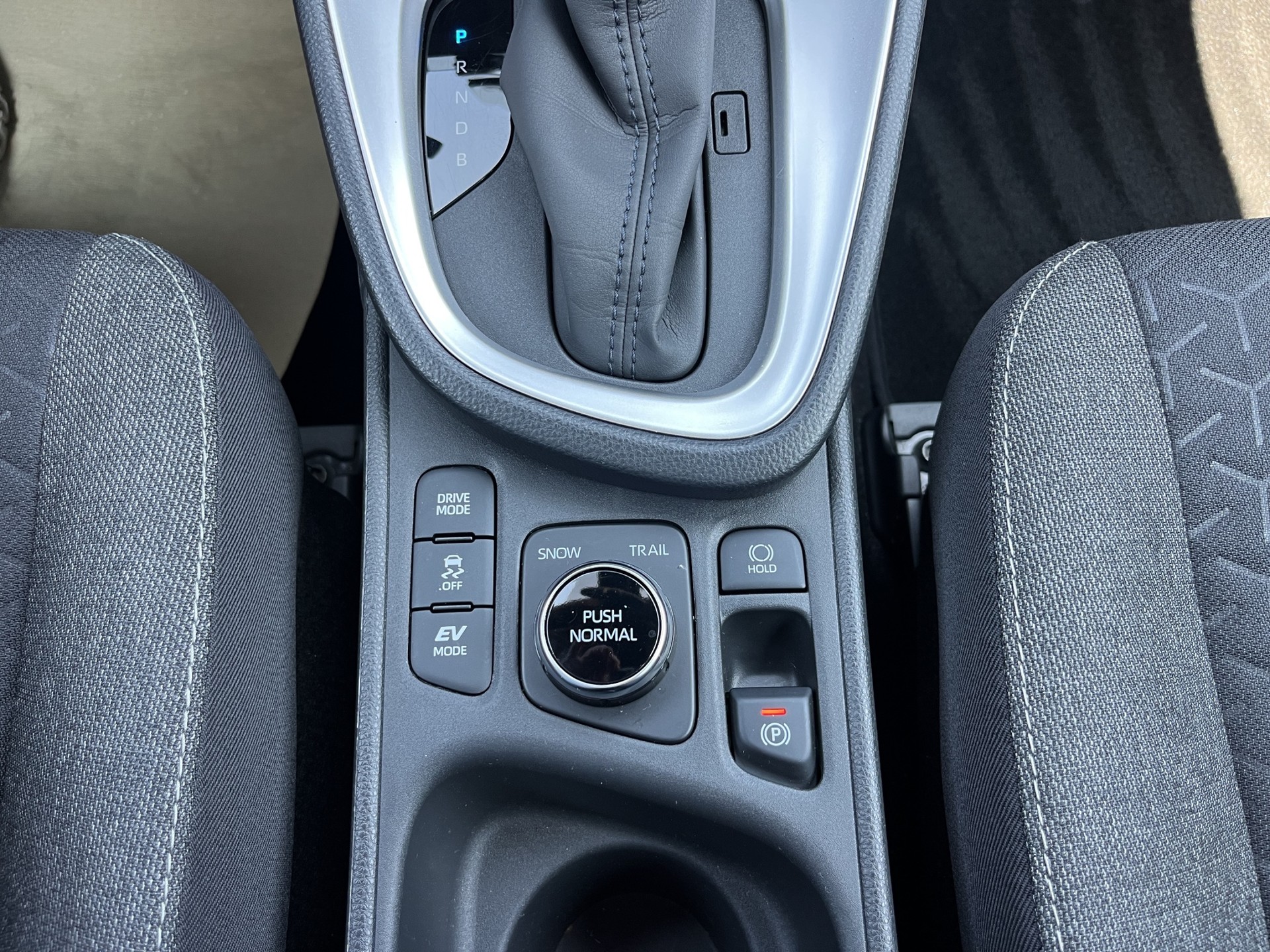 TOYOTA Yaris Cross 1.5 Trend e-CVT AWDi-image-12