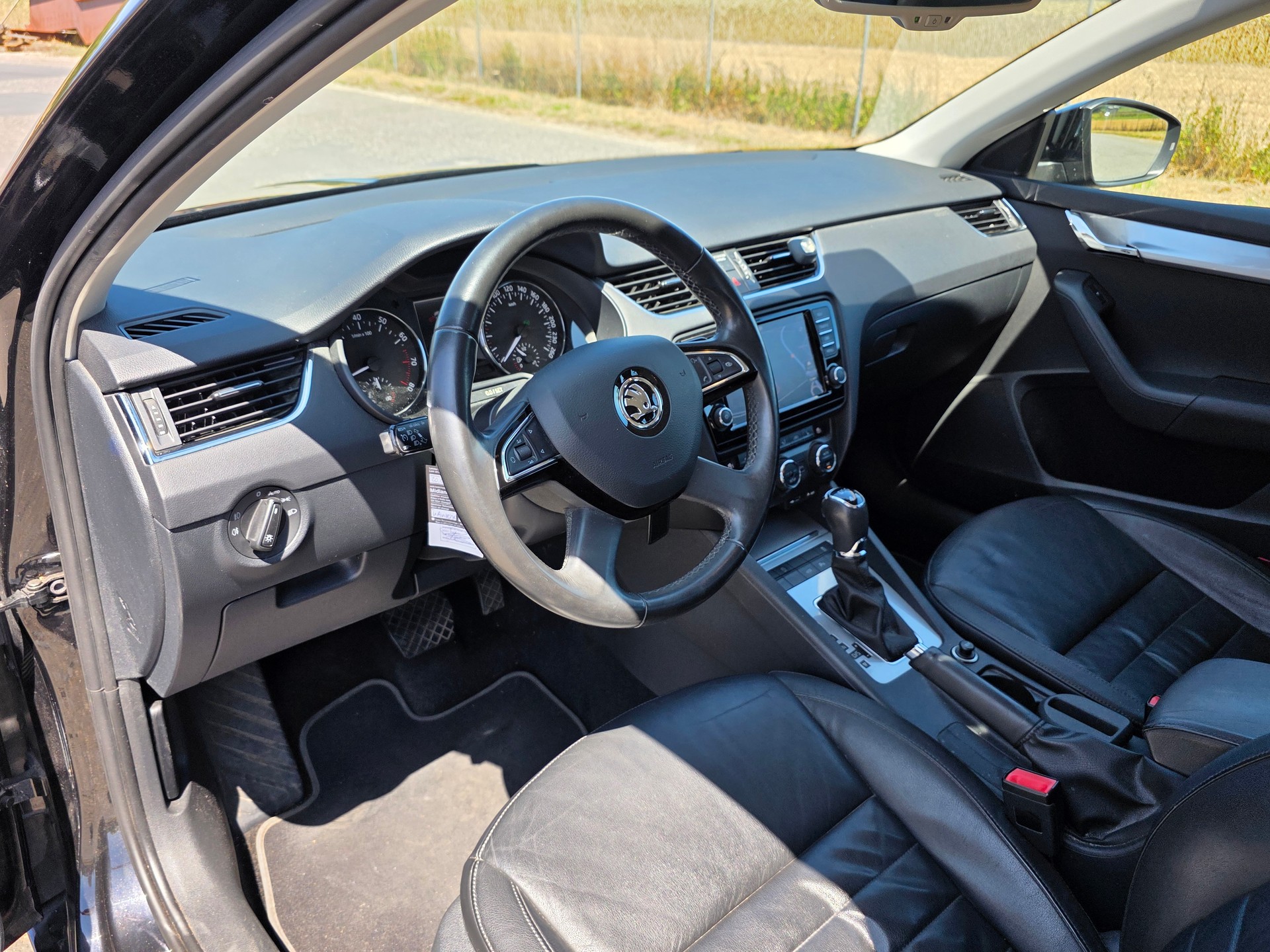 SKODA Octavia Combi 1.8 TSI Elegance 4x4 DSG-image-9