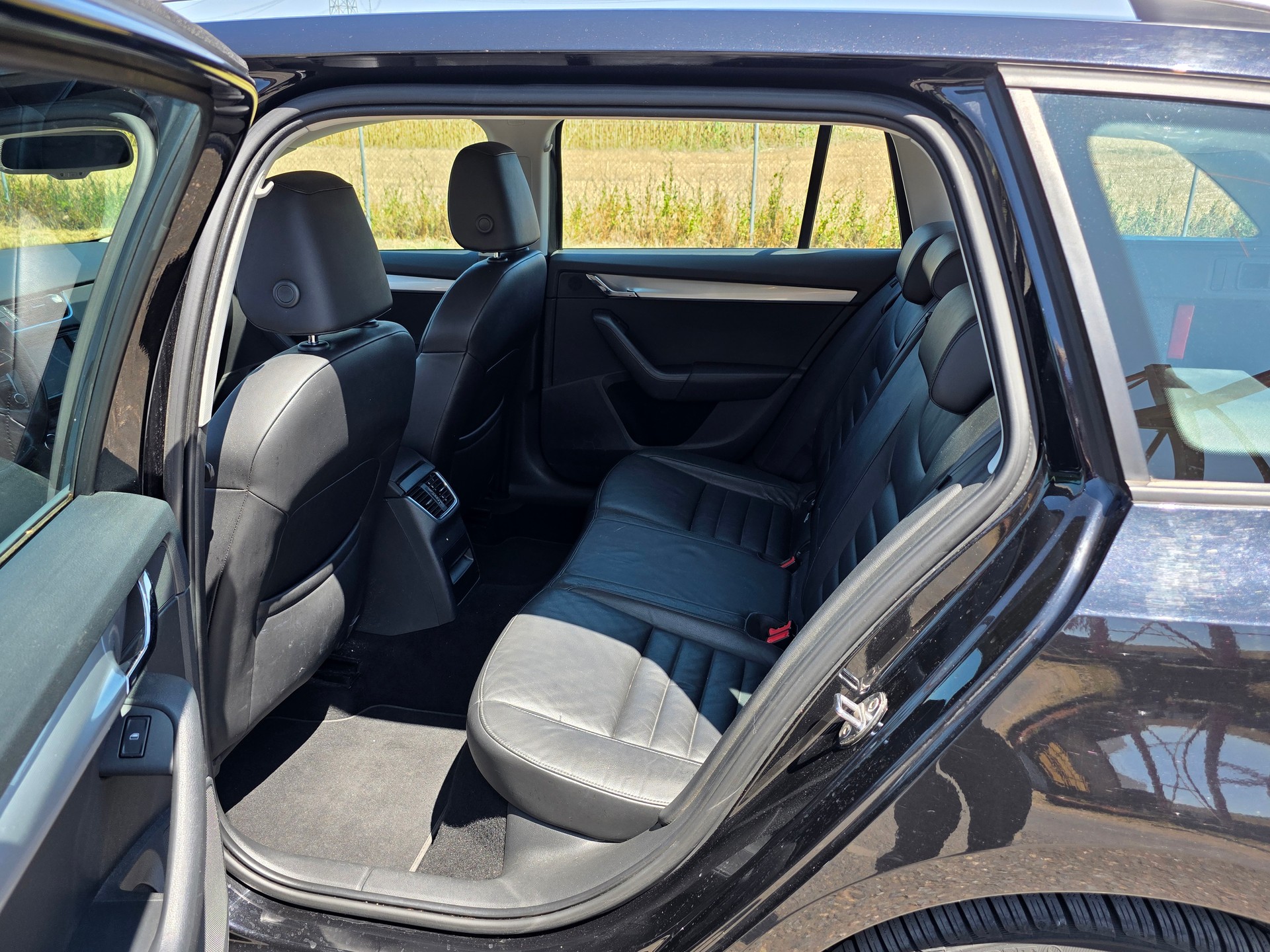 SKODA Octavia Combi 1.8 TSI Elegance 4x4 DSG-image-8