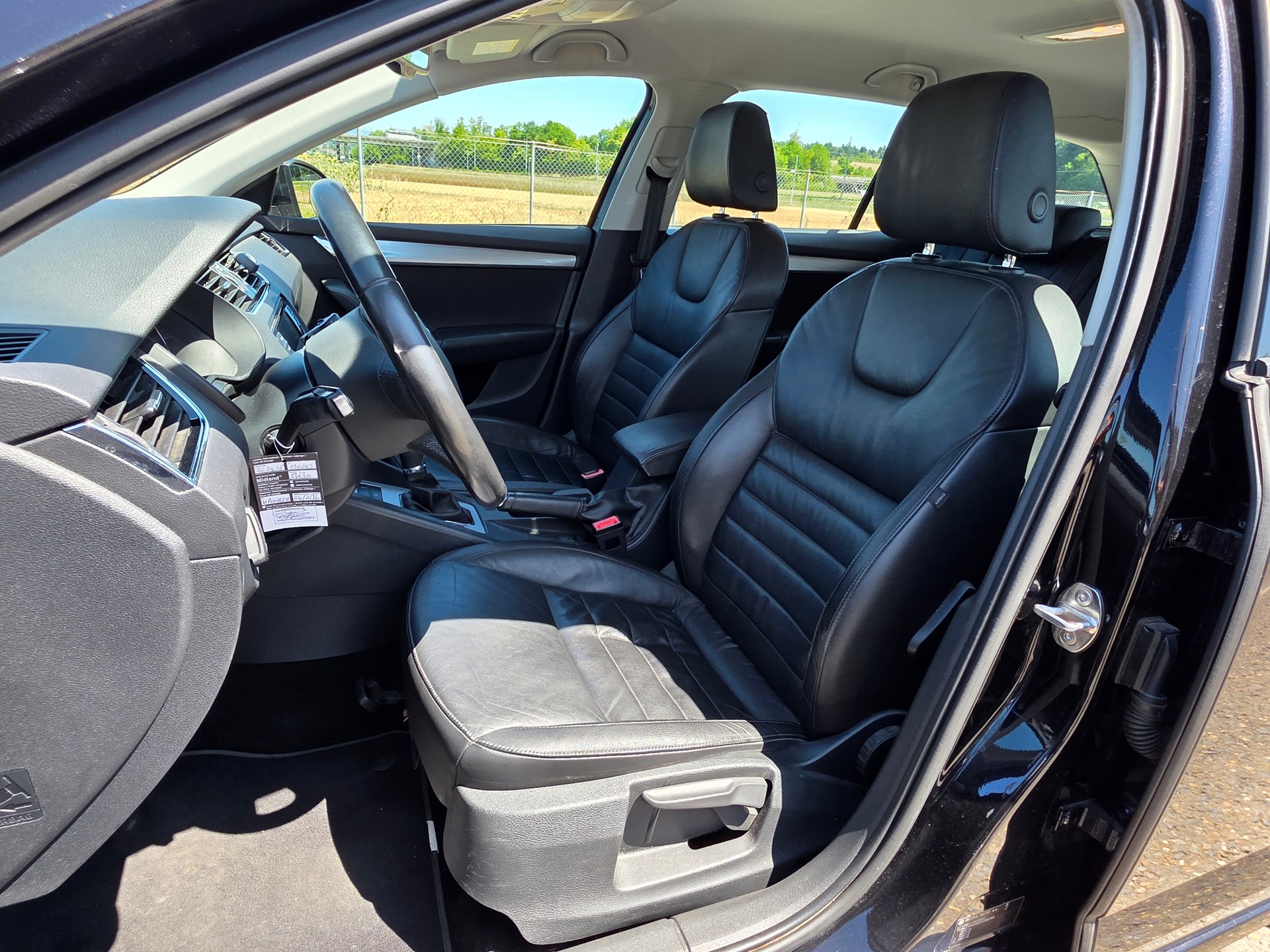 SKODA Octavia Combi 1.8 TSI Elegance 4x4 DSG-image-11