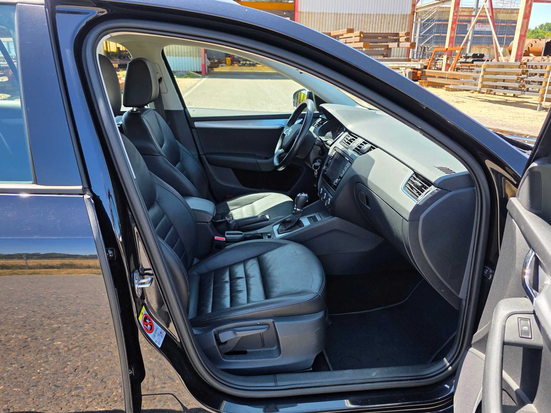 SKODA Octavia Combi 1.8 TSI Elegance 4x4 DSG-image-7