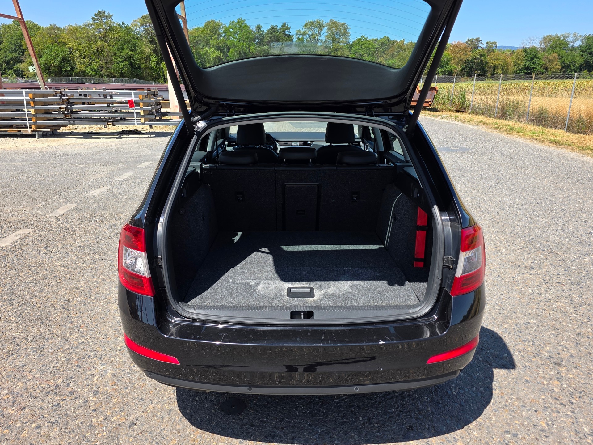 SKODA Octavia Combi 1.8 TSI Elegance 4x4 DSG-image-12