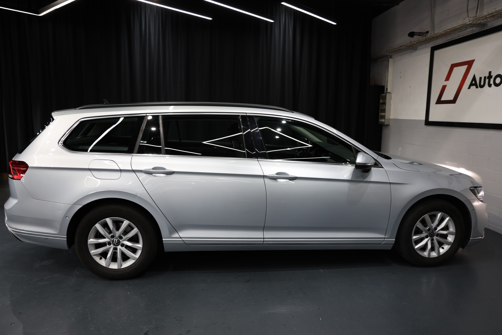 VW Passat 2.0 TDI BMT Business DSG-image-18