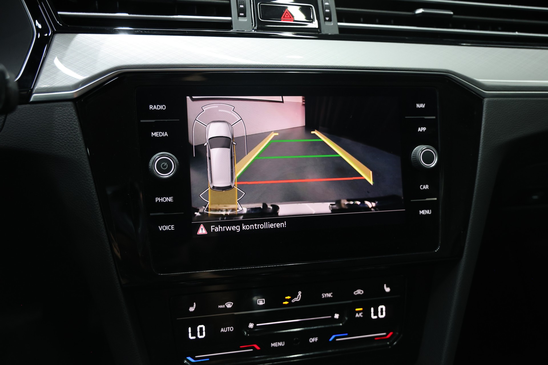 VW Passat 2.0 TDI BMT Business DSG-image-7
