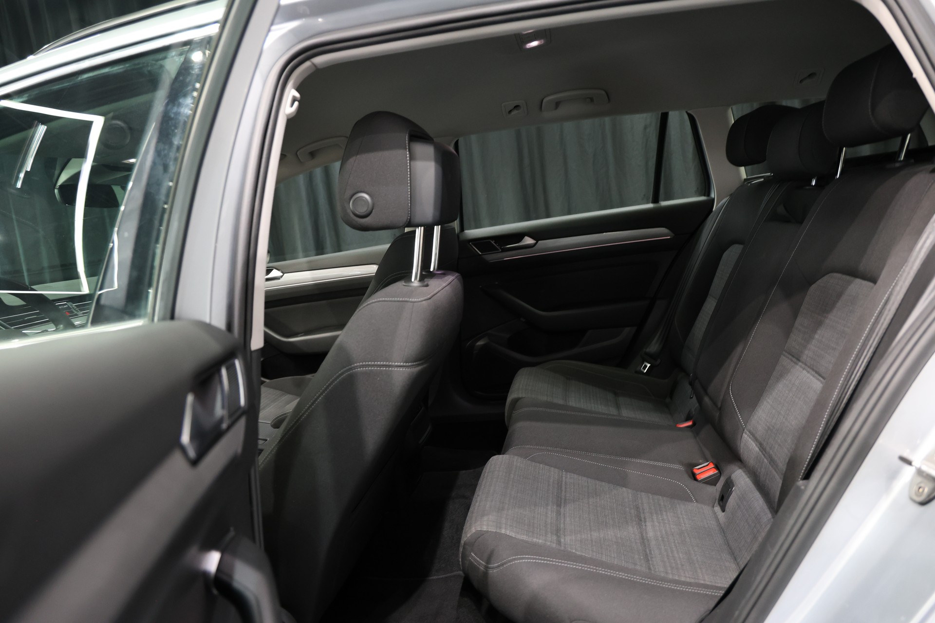 VW Passat 2.0 TDI BMT Business DSG-image-10