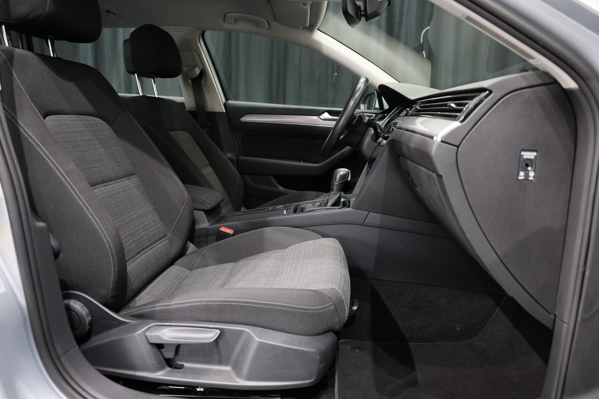 VW Passat 2.0 TDI BMT Business DSG-image-20