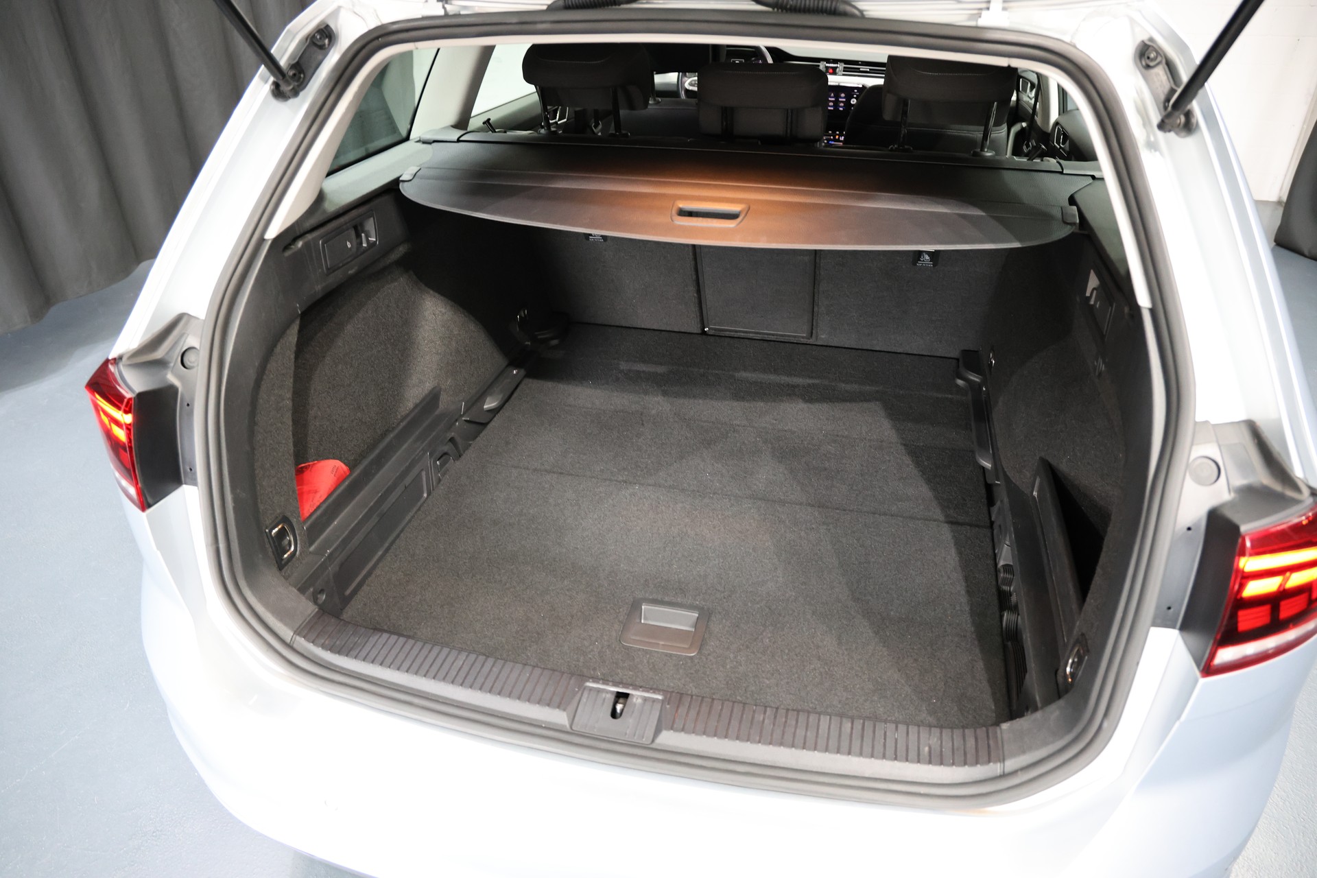 VW Passat 2.0 TDI BMT Business DSG-image-22