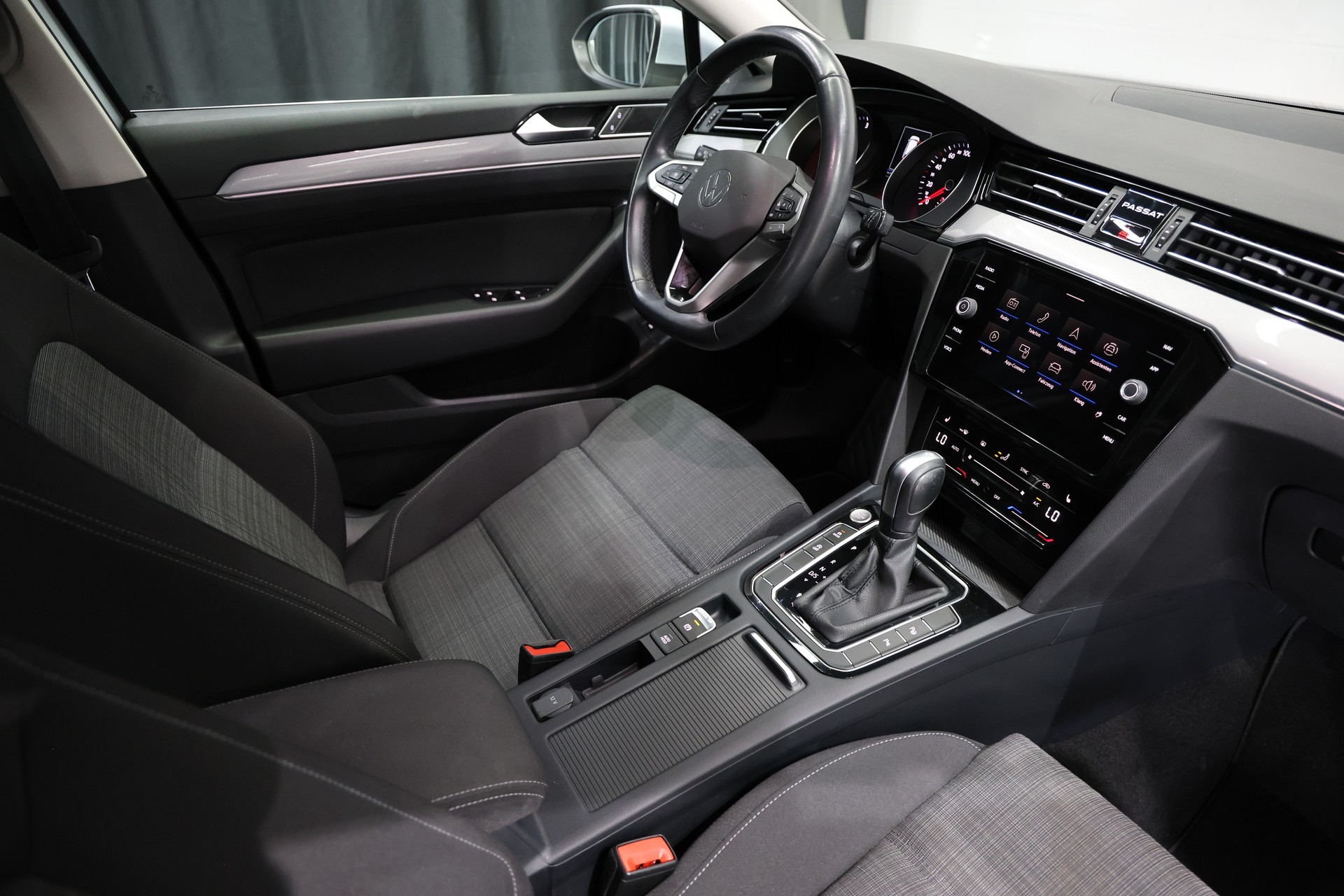 VW Passat 2.0 TDI BMT Business DSG-image-19
