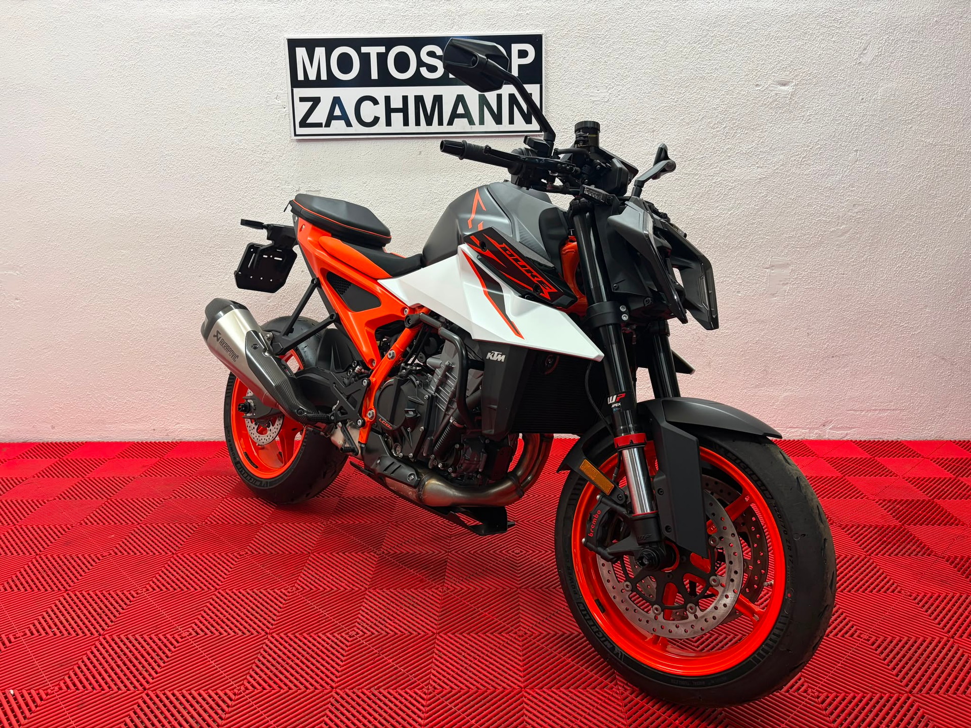 KTM 990 Duke R-showroom-element-1