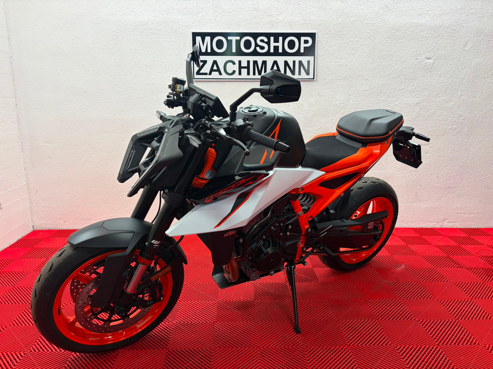 KTM 990 Duke R-showroom-element-2
