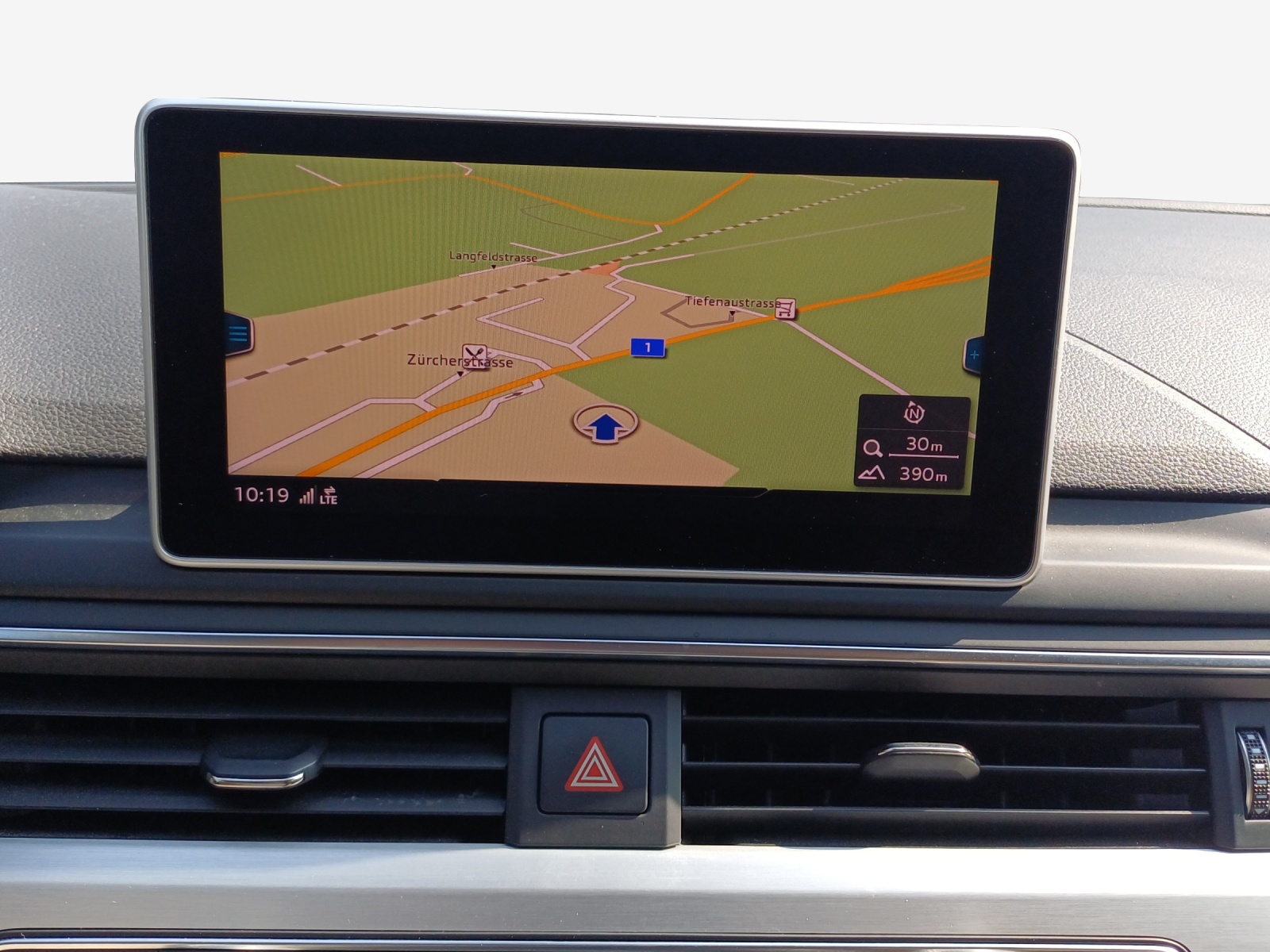 AUDI A4 Avant 45 TFSI Sport S-tronic quattro-image-15