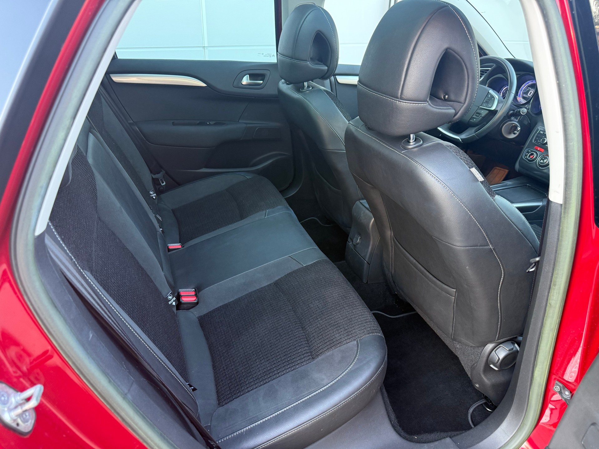 CITROEN C4 1.6 e-HDi Exclusive EGS6-image-6