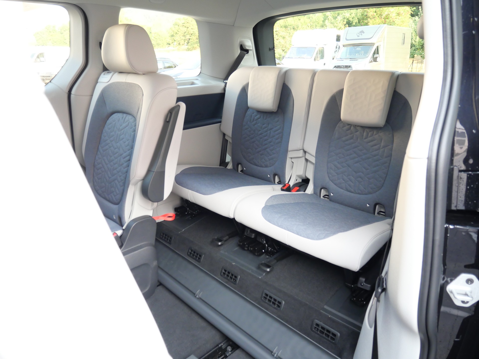 VW ID.Buzz NWB Pro *CH-Auto, Matrix-Scheinwerfer, 8 Reifen*-image-11