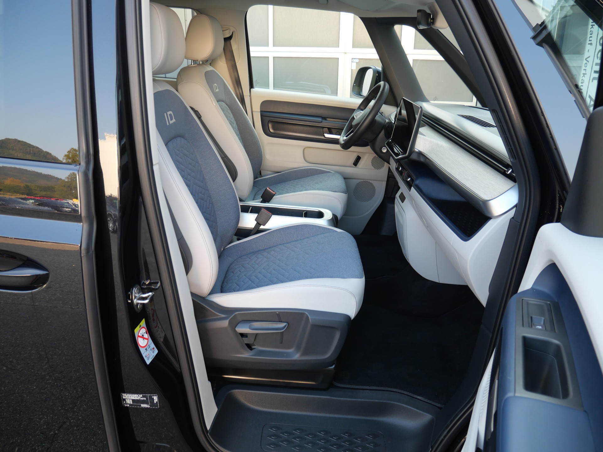 VW ID.Buzz NWB Pro *CH-Auto, Matrix-Scheinwerfer, 8 Reifen*-image-12
