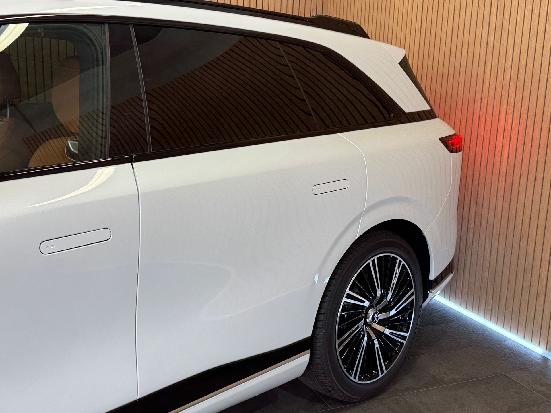 XPENG G9 93kWh Performance AWD-image-4