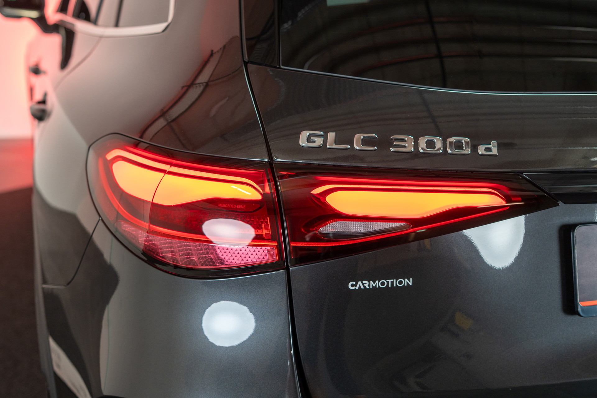 MERCEDES-BENZ GLC 300 d AMG Line 4matic / AMG-Line / EL. Memory Sitze / Ambiente Beleuchtung / Rückfahrkamera-image-17