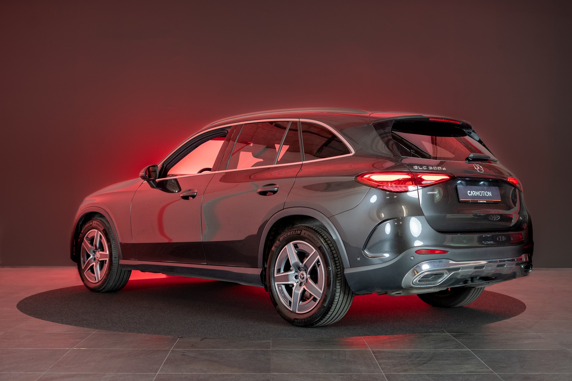 MERCEDES-BENZ GLC 300 d AMG Line 4matic / AMG-Line / EL. Memory Sitze / Ambiente Beleuchtung / Rückfahrkamera-showroom-element-3