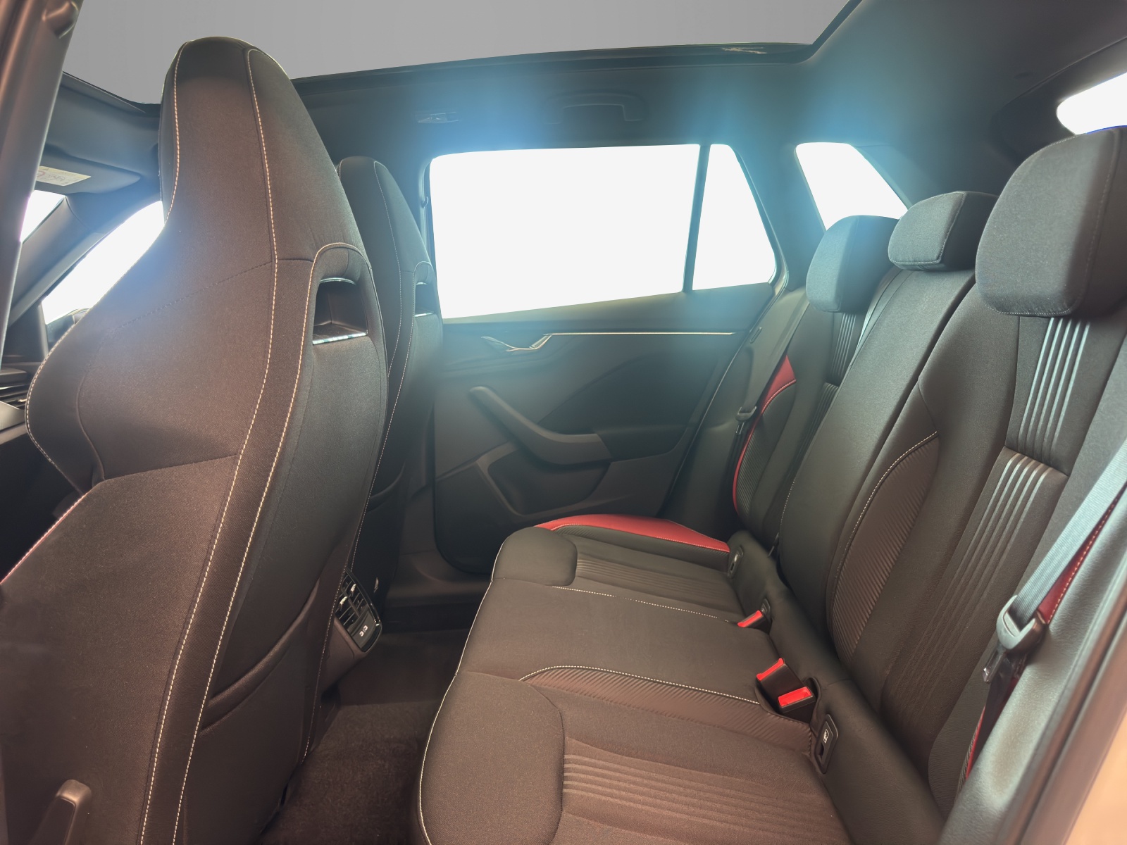 SKODA Kamiq 1.0 TSI Monte Carlo DSG-image-11