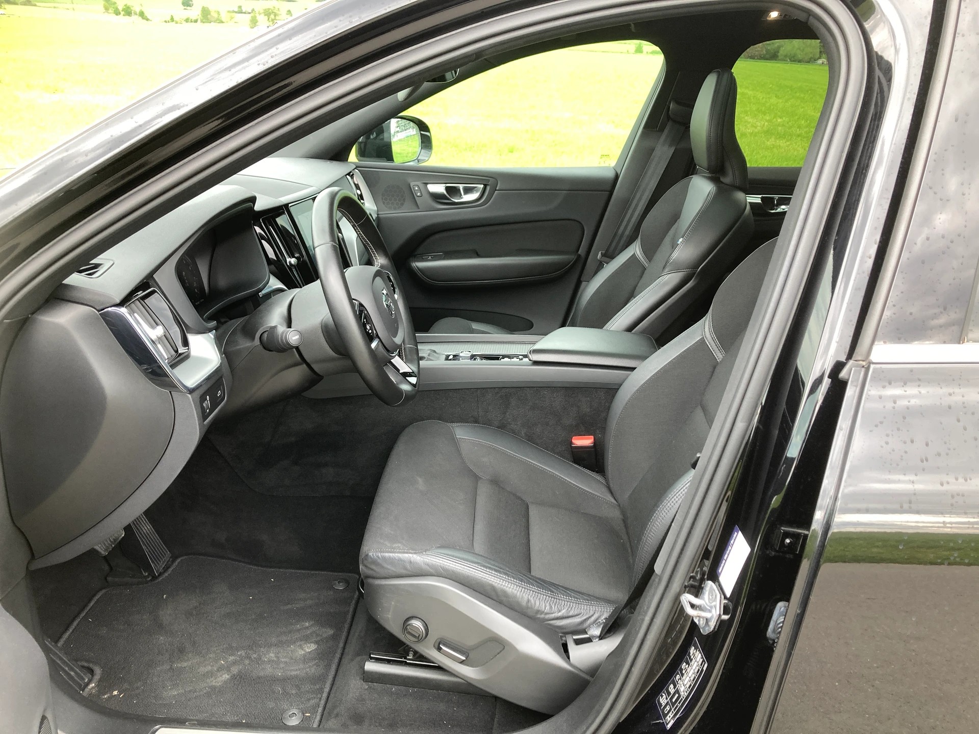 VOLVO XC60 T4 Momentum Geartronic-image-9