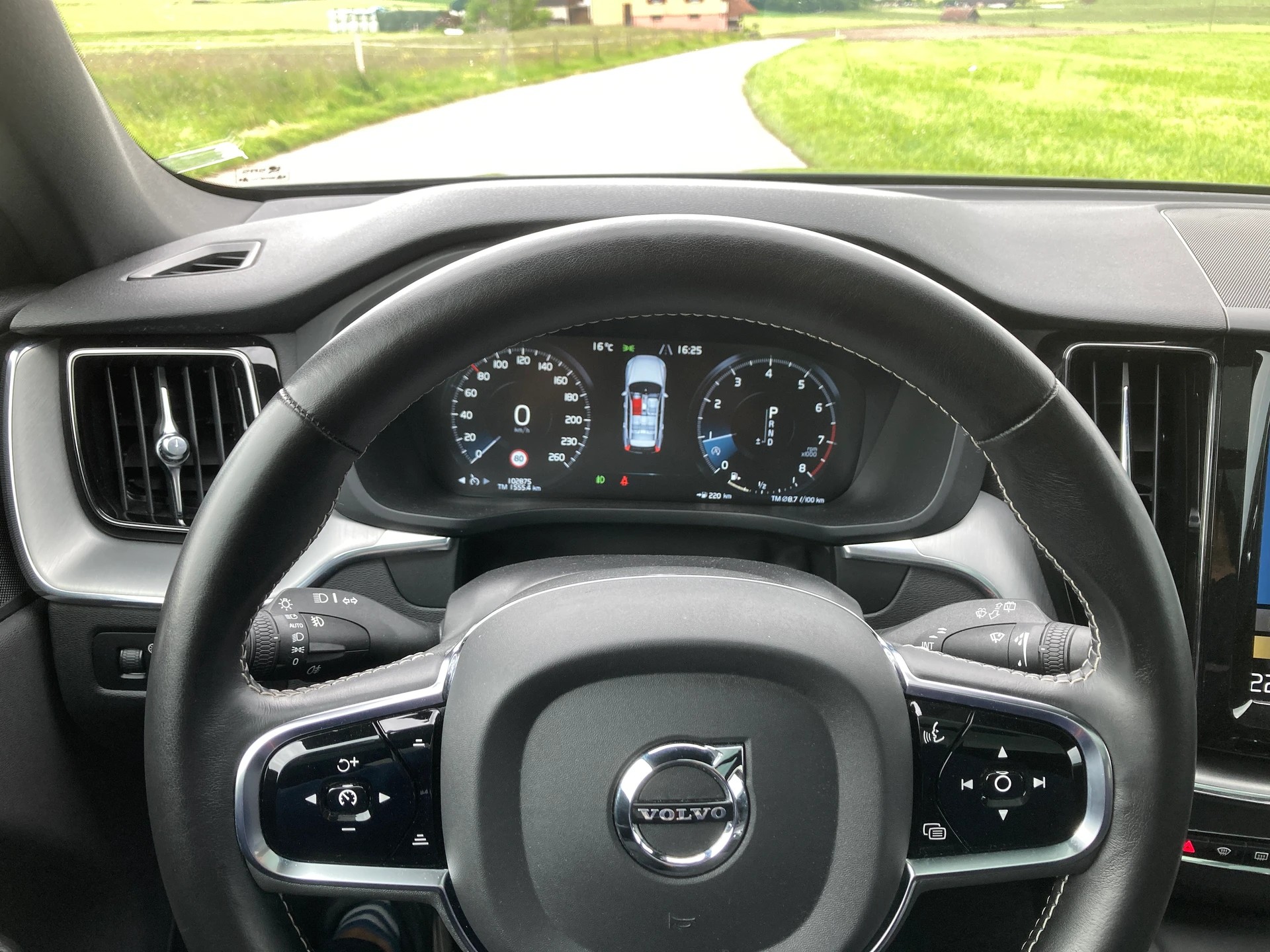 VOLVO XC60 T4 Momentum Geartronic-image-11