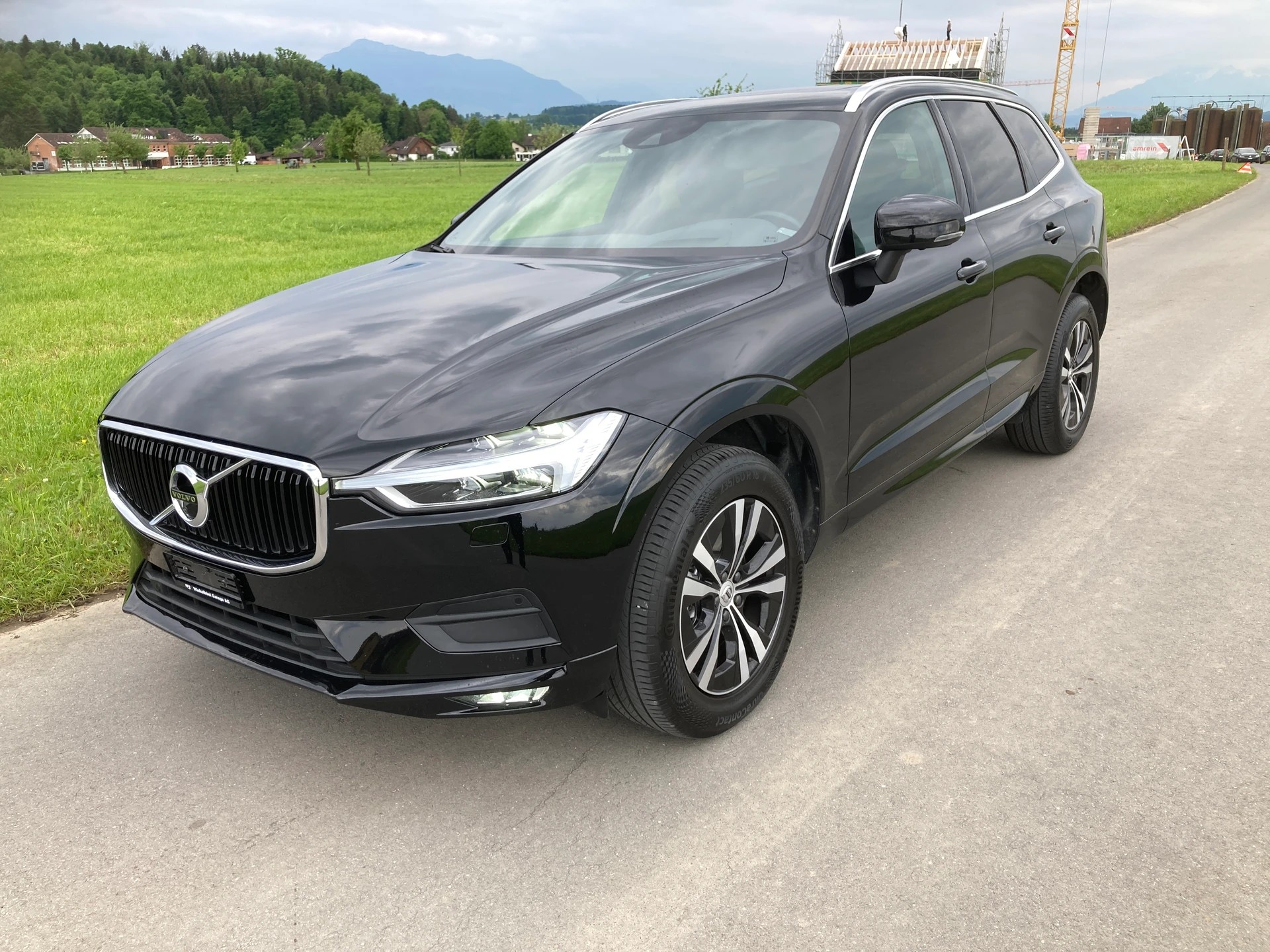 VOLVO XC60 T4 Momentum Geartronic-image-0