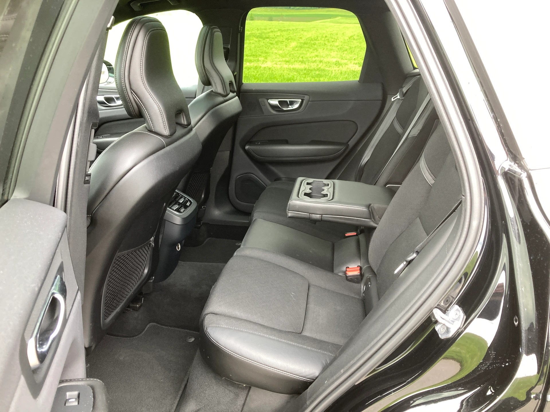 VOLVO XC60 T4 Momentum Geartronic-image-7