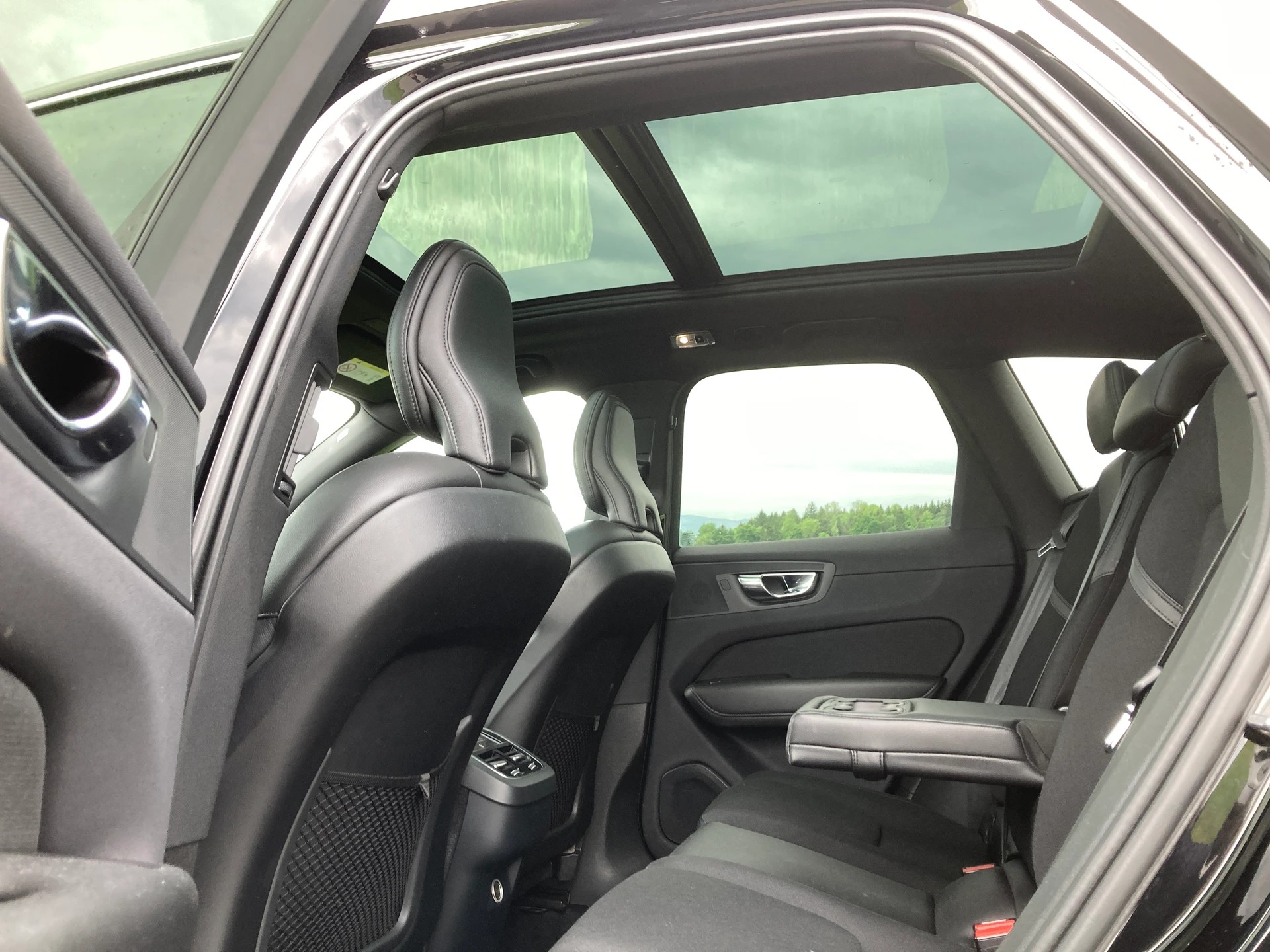 VOLVO XC60 T4 Momentum Geartronic-image-8