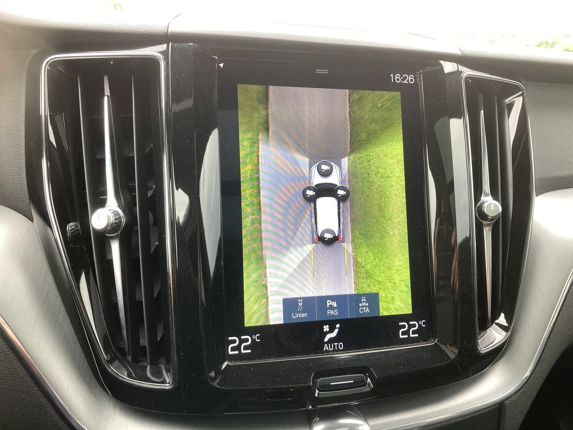 VOLVO XC60 T4 Momentum Geartronic-image-14