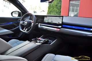 BMW M5 xDrive Touring-image-10