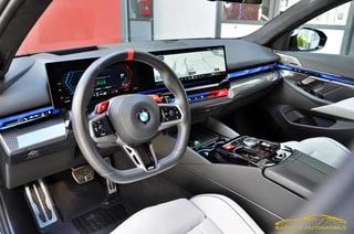 BMW M5 xDrive Touring-image-7