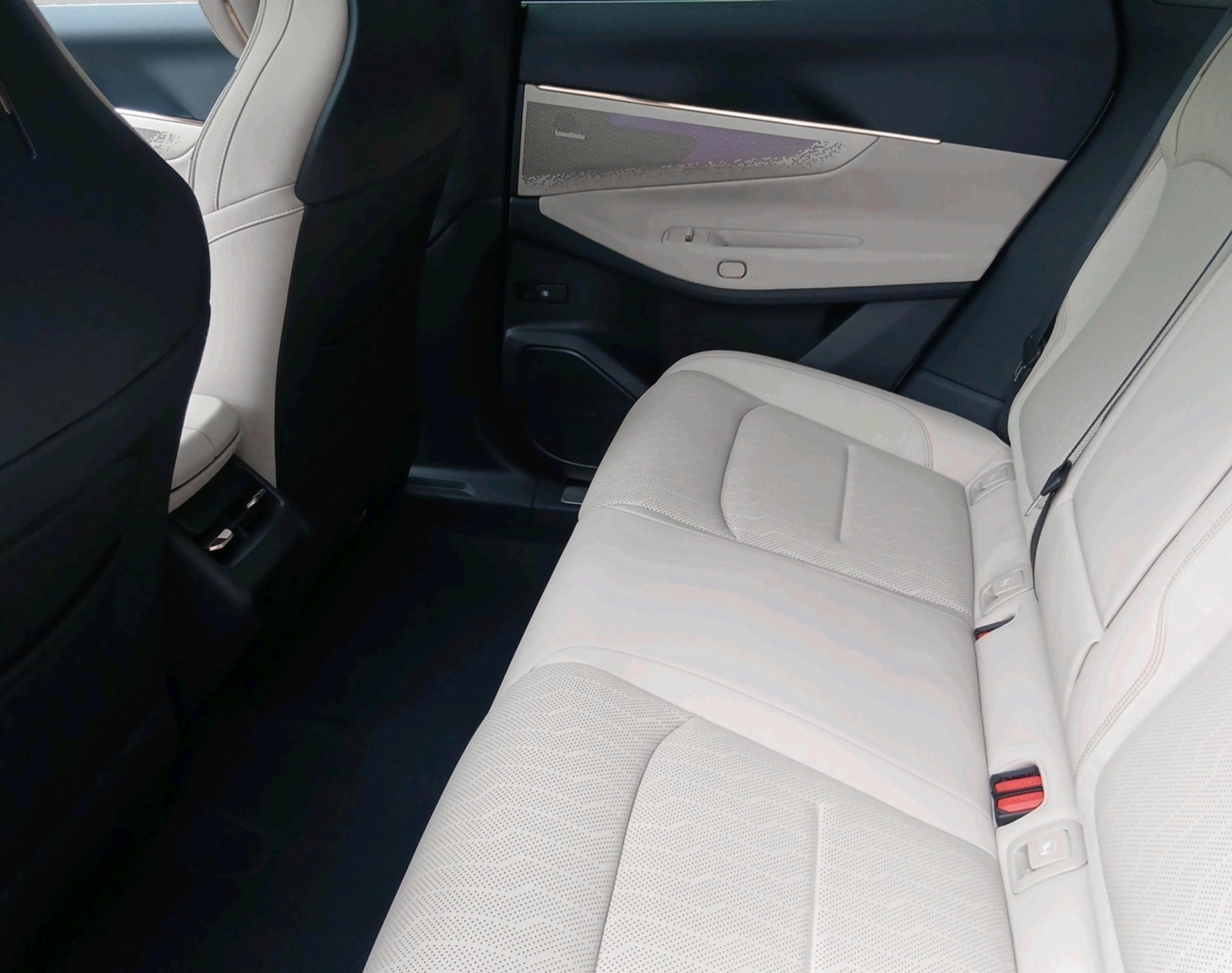LYNK & CO 08-image-11