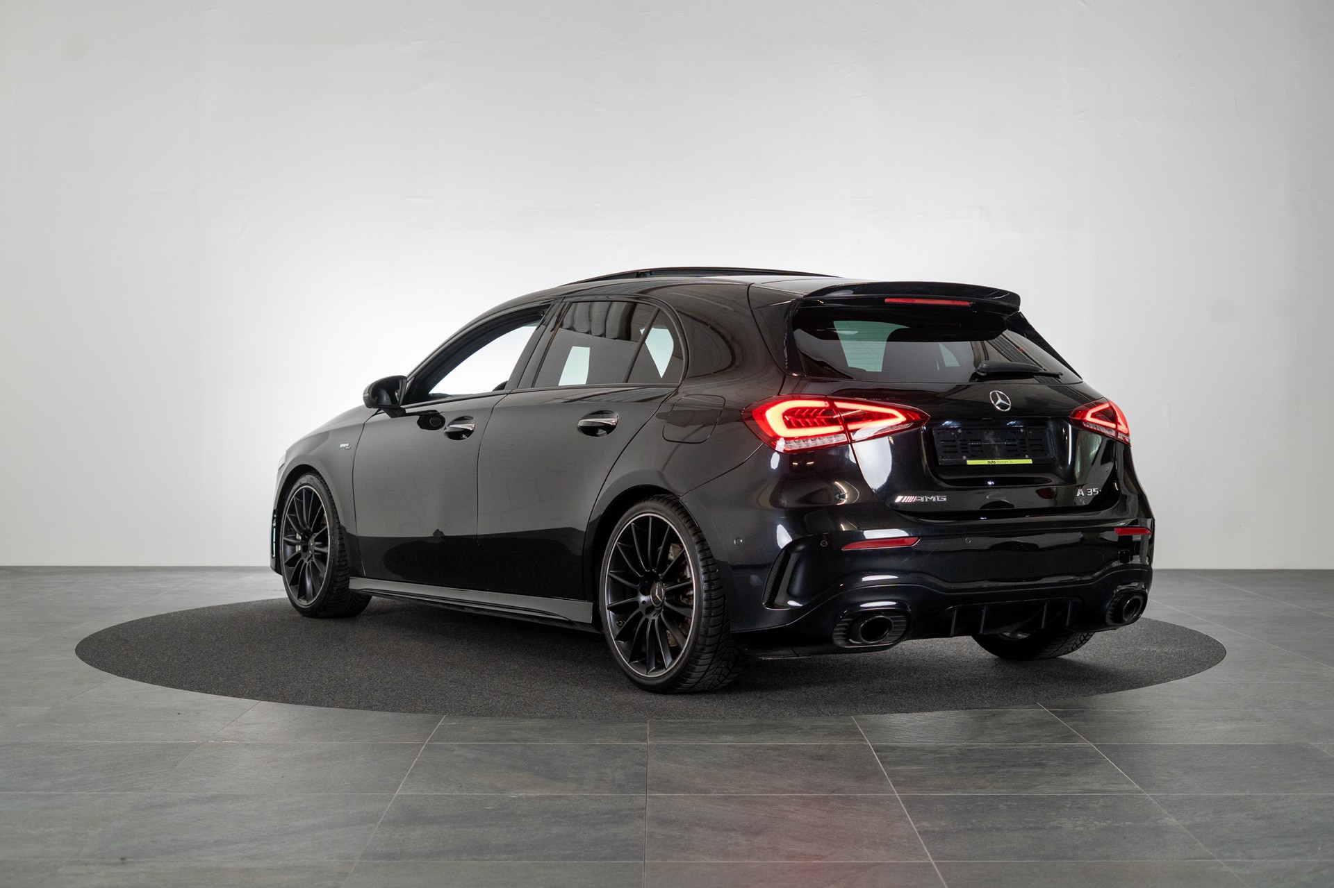 MERCEDES-BENZ A 35 AMG 4matic / CH-Fahrzeug / Panorama / Burmester / 360°Kamera-image-3