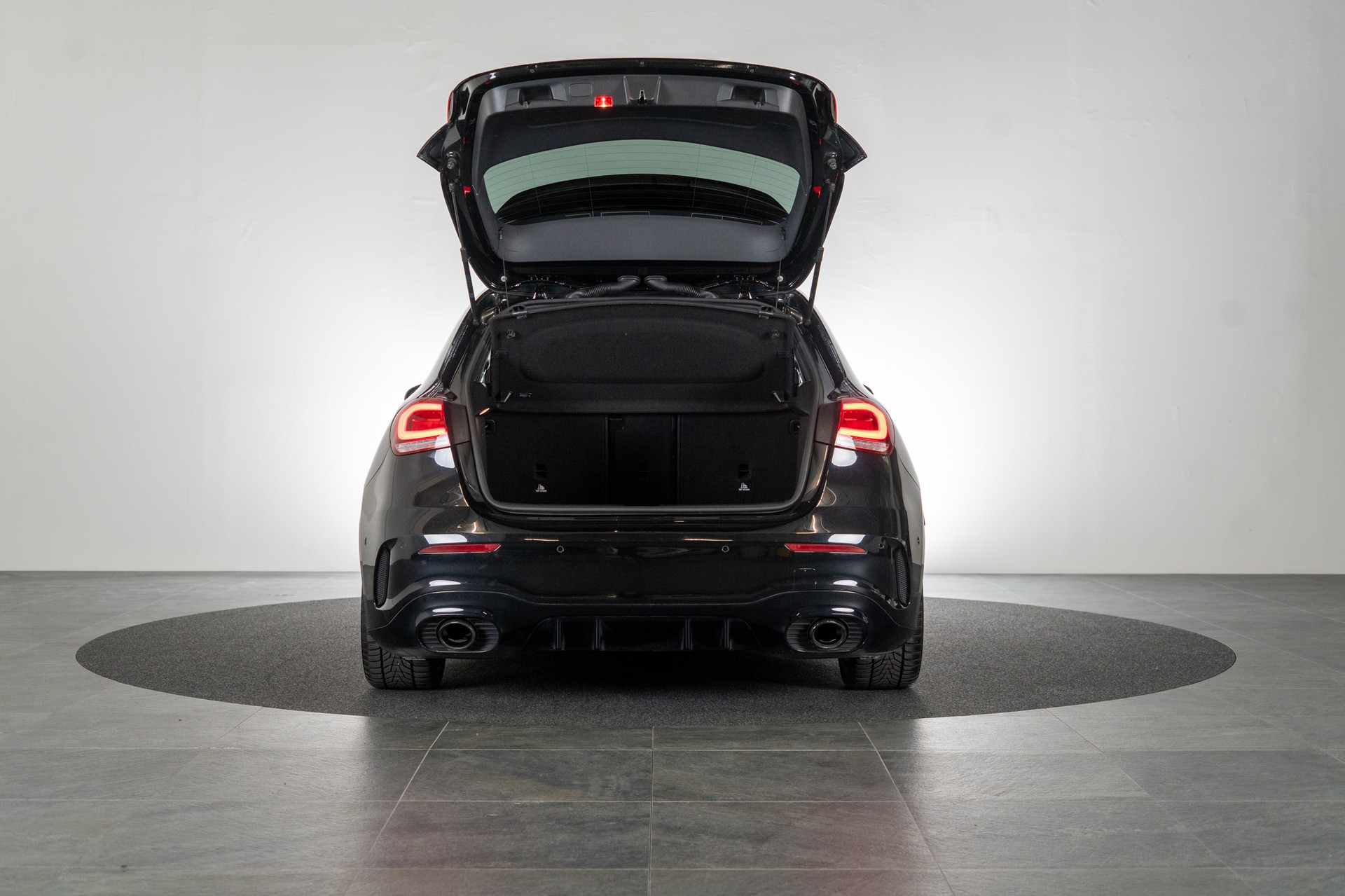 MERCEDES-BENZ A 35 AMG 4matic / CH-Fahrzeug / Panorama / Burmester / 360°Kamera-image-5