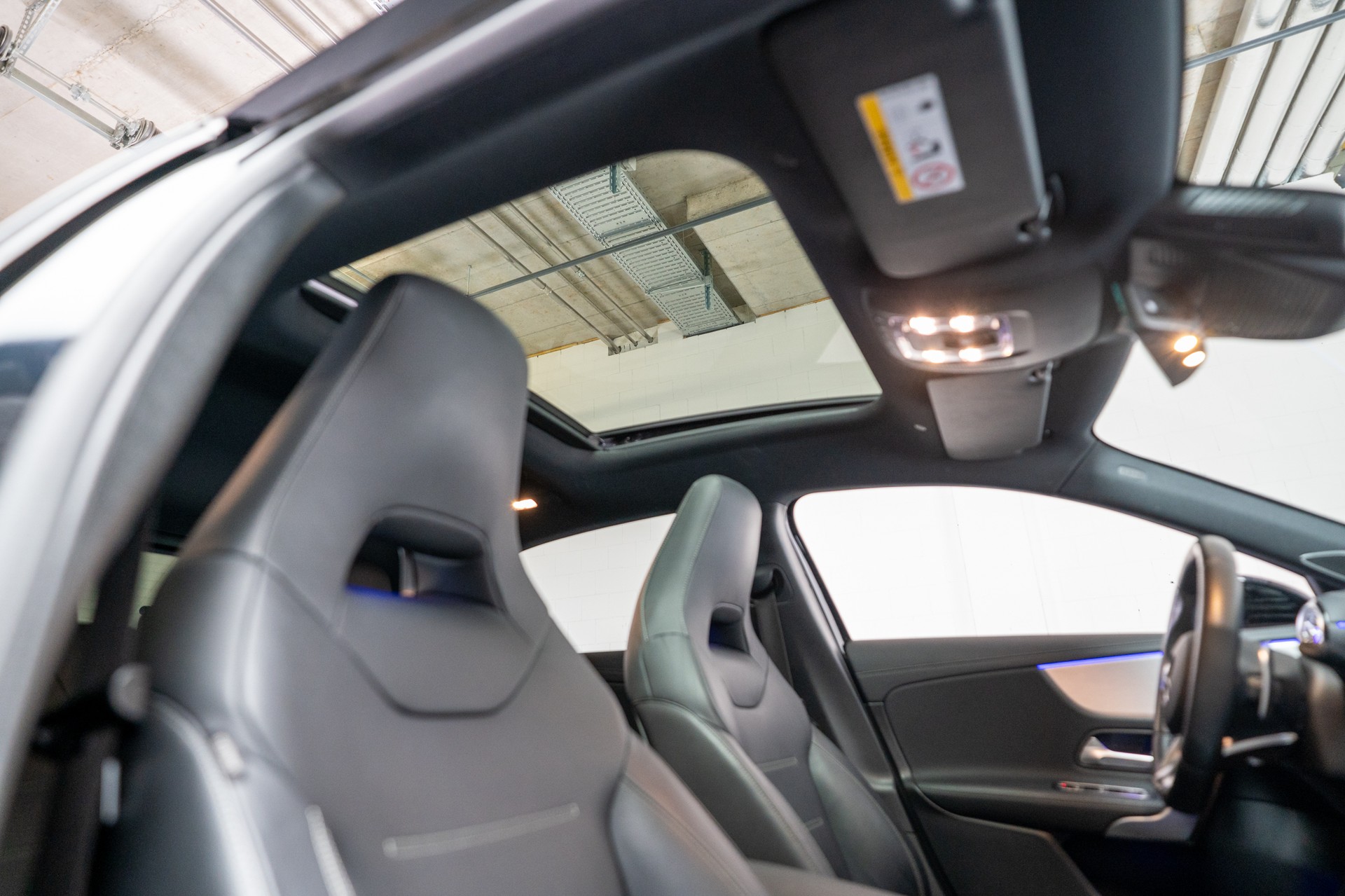 MERCEDES-BENZ A 35 AMG 4matic / CH-Fahrzeug / Panorama / Burmester / 360°Kamera-image-14