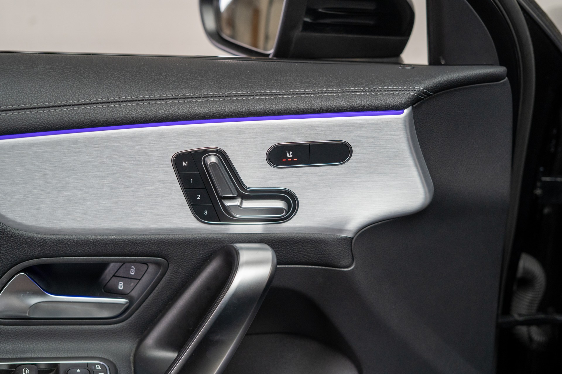 MERCEDES-BENZ A 35 AMG 4matic / CH-Fahrzeug / Panorama / Burmester / 360°Kamera-image-9