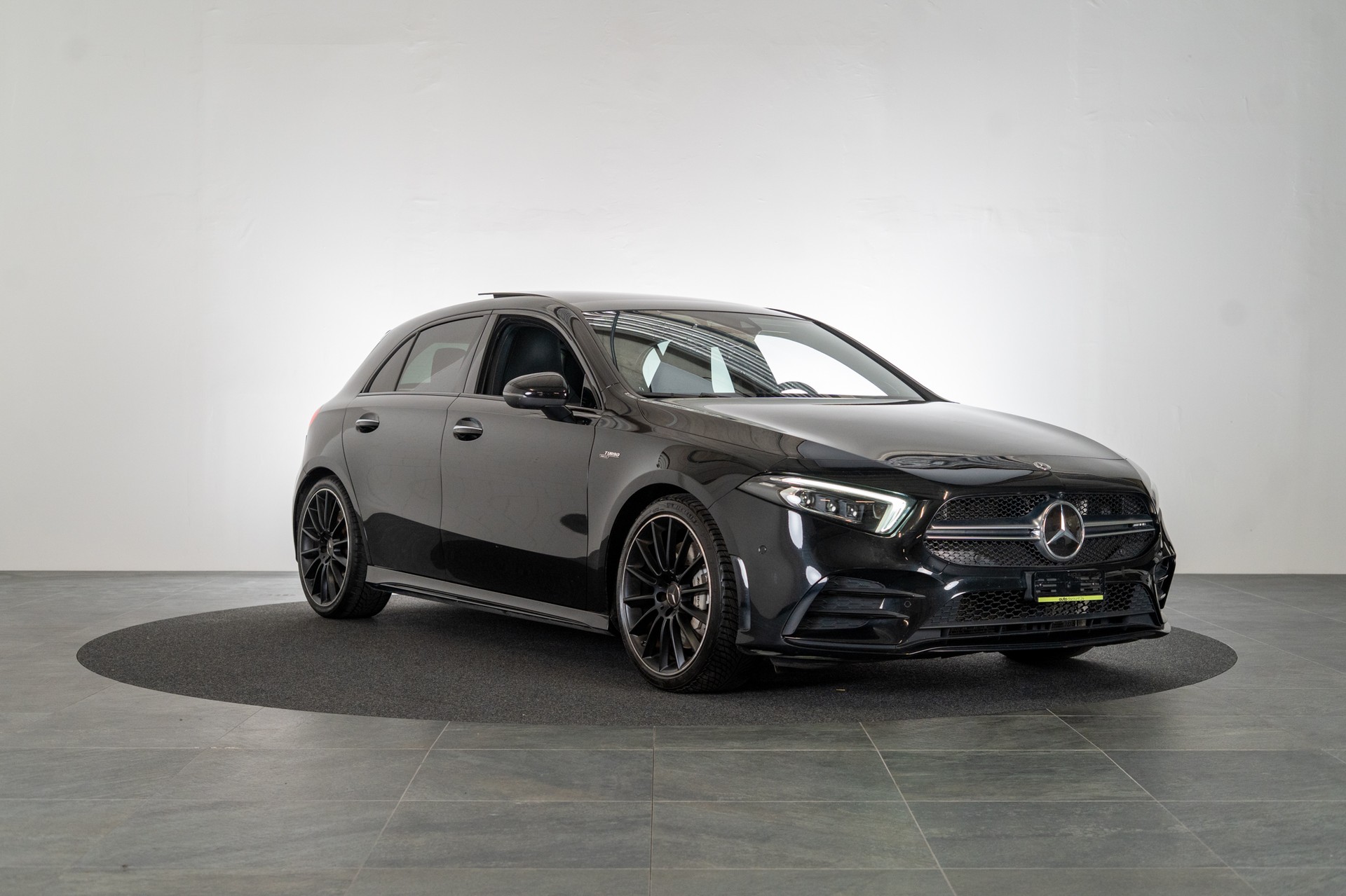 MERCEDES-BENZ A 35 AMG 4matic / CH-Fahrzeug / Panorama / Burmester / 360°Kamera-image-2