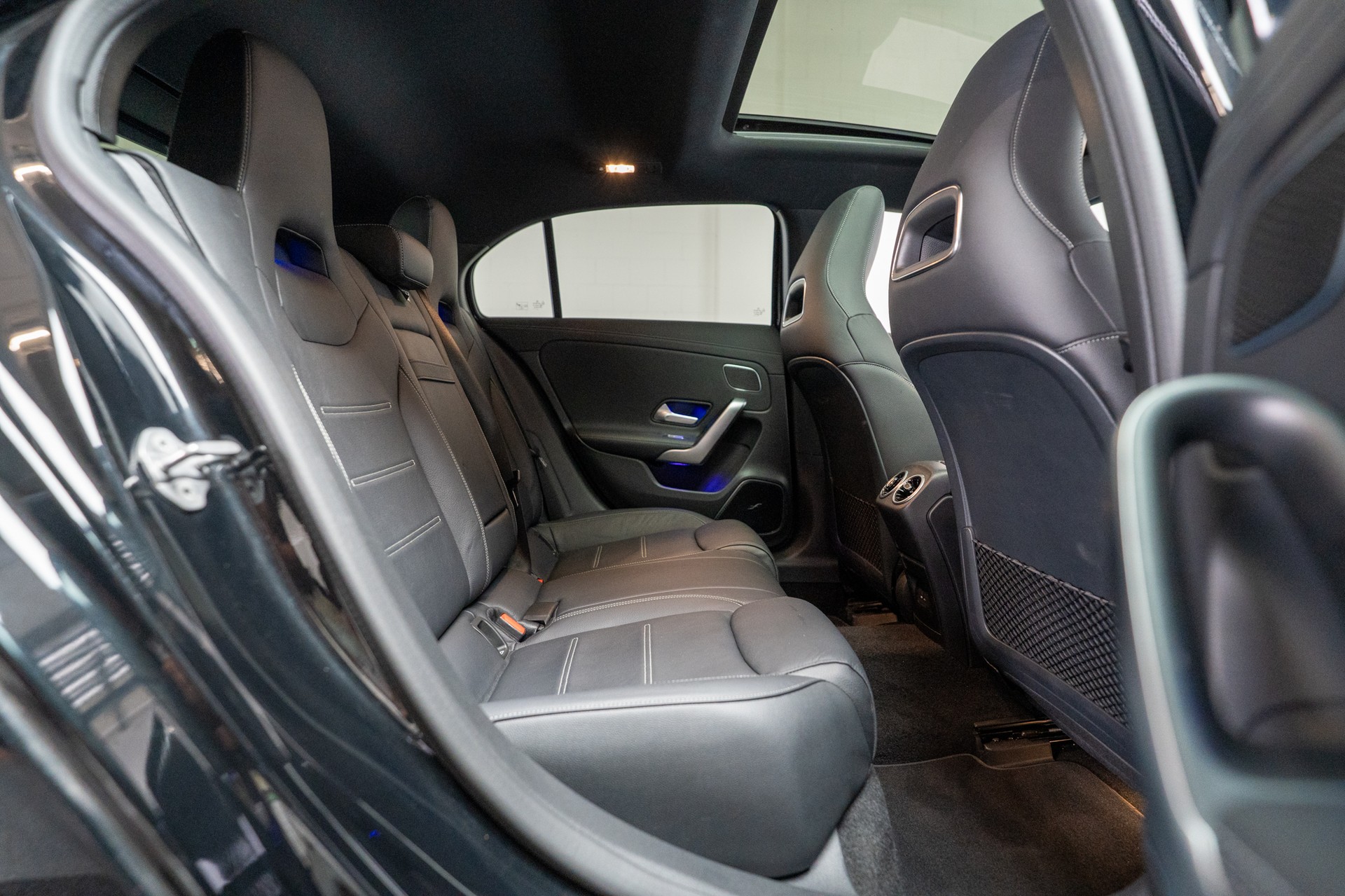 MERCEDES-BENZ A 35 AMG 4matic / CH-Fahrzeug / Panorama / Burmester / 360°Kamera-image-11