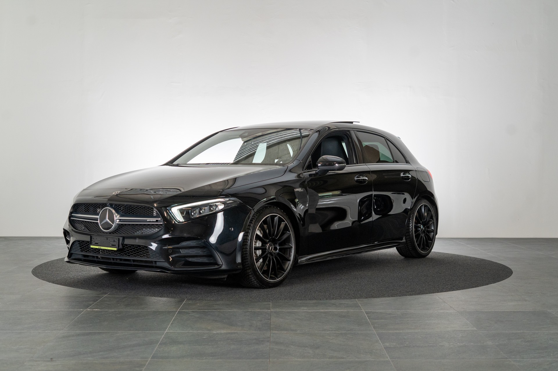 MERCEDES-BENZ A 35 AMG 4matic / CH-Fahrzeug / Panorama / Burmester / 360°Kamera-image-0